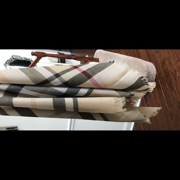 ✨SALE!✨LAST1!✨5⭐️NEW! BEIGE PLAID WRAP SHAWL SCARF - Picture 2 of 4